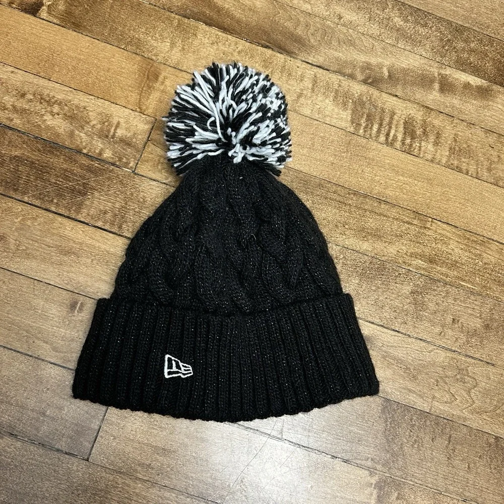Chicago Bulls NBA Knit Cuff Beanie Hat Cap 3D Logo Pom‎ Womens Black New Era